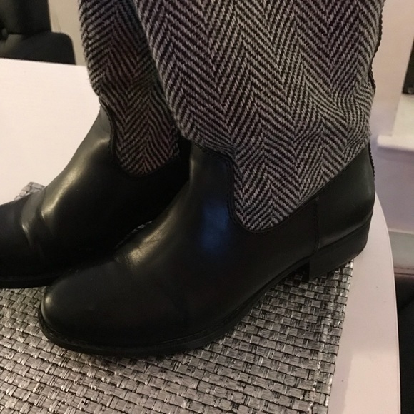 Boots - Picture 3 of 4